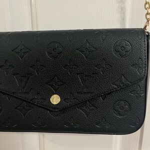 Women’s Crossbody Realistic looking